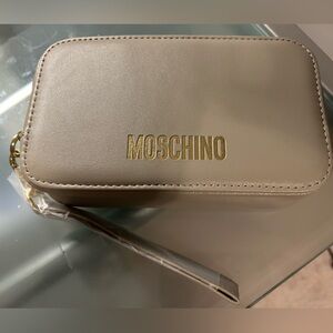 NWT Moschino Travel Kit China Airlines Moroccan Oil